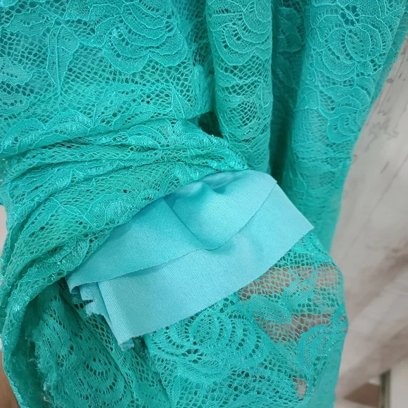 Long bodycon lace dress - Picture 6 of 14